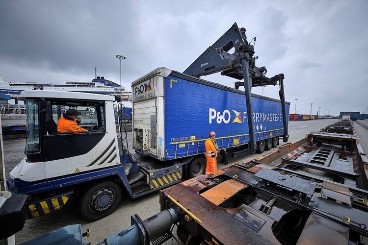 P&O Ferrymasters and DP World begin rolling-out integrated maritime and logistics services