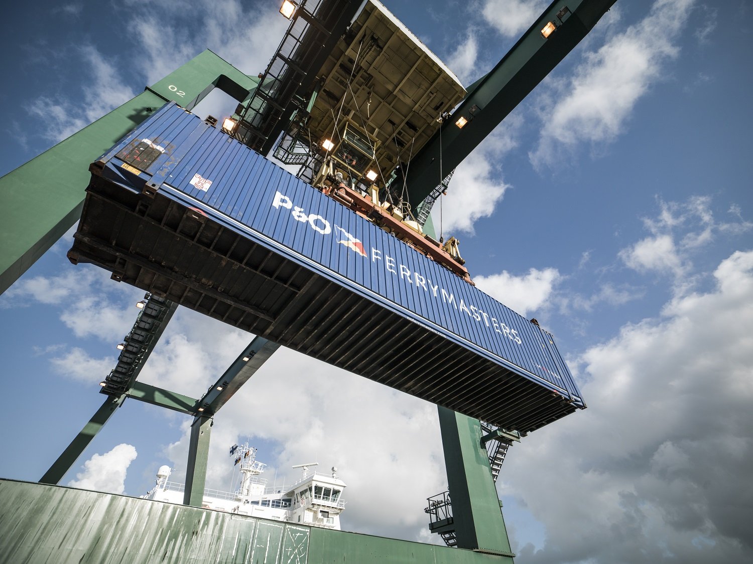 logistics sfeer containt tow po-ferrymasters Zeebrugge