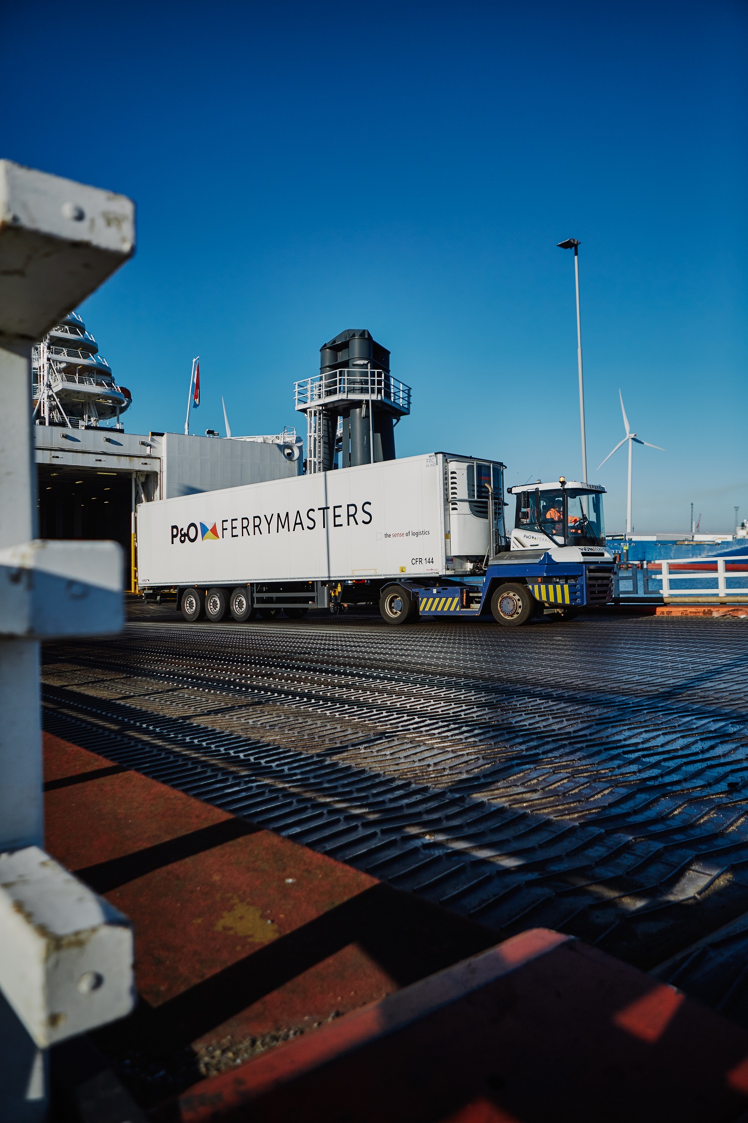 logistics truck leaves boat - BJ2A0497